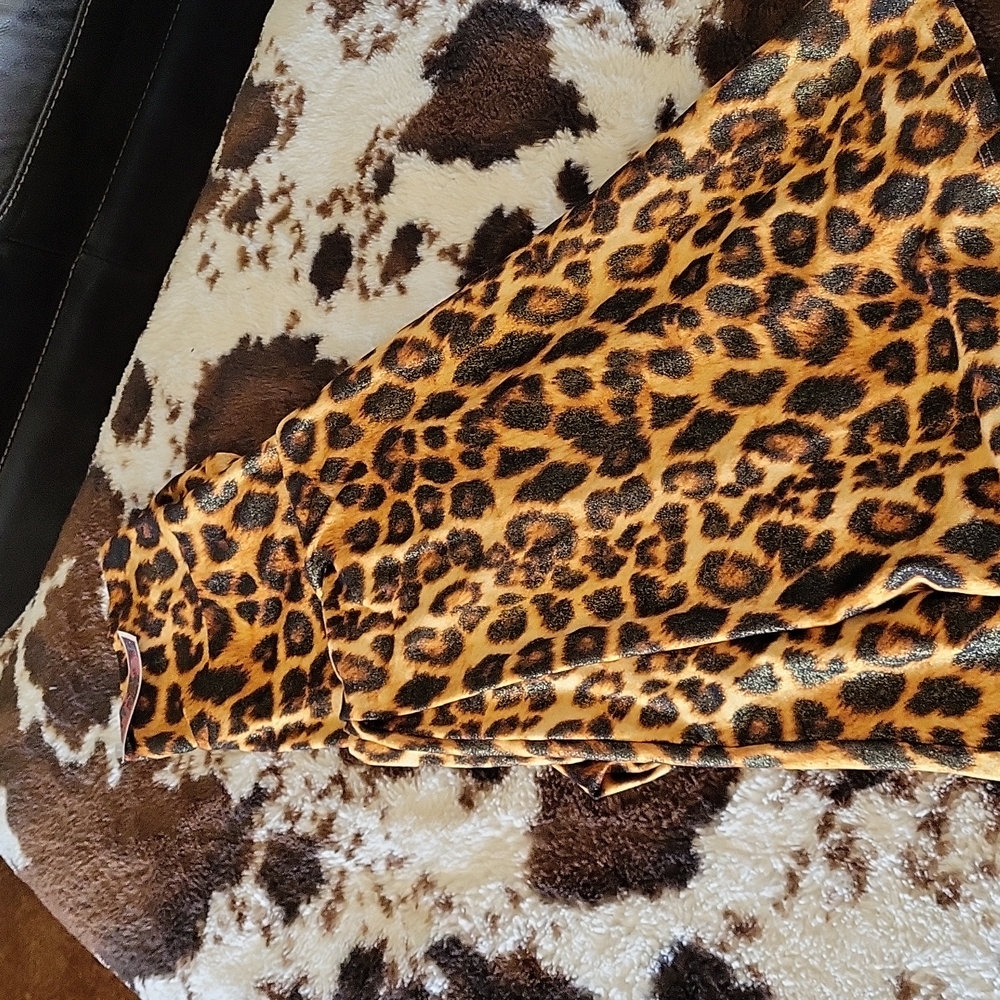 Velvet leopard bells